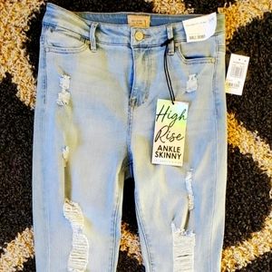 NWT Celebrity Pink HighRise Ankle Skinny Jean. Size 7 / 28.